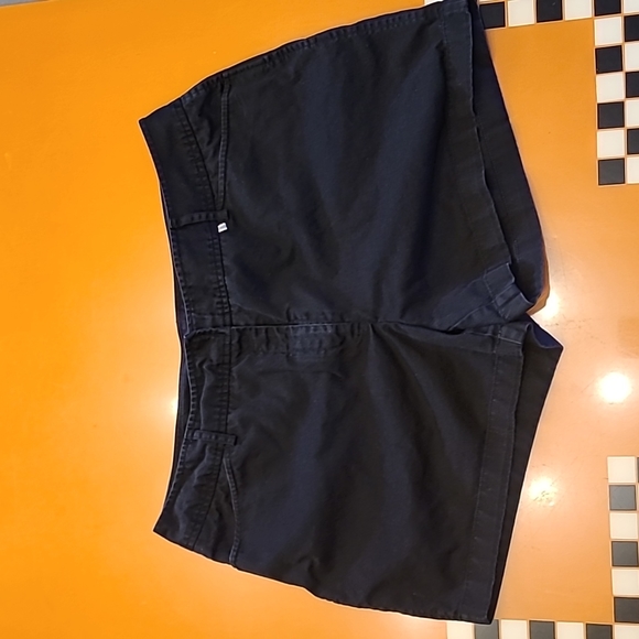 Item & Co Women's Shorts, size 16 - Picture 1 of 3